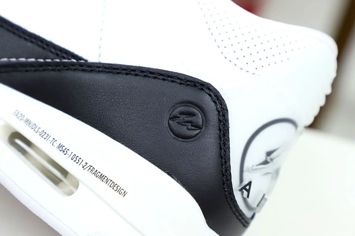 DESIGN AIR 'WHITE' RETRO 3 SP Kimikick X FRAGMENT JORDAN 0715